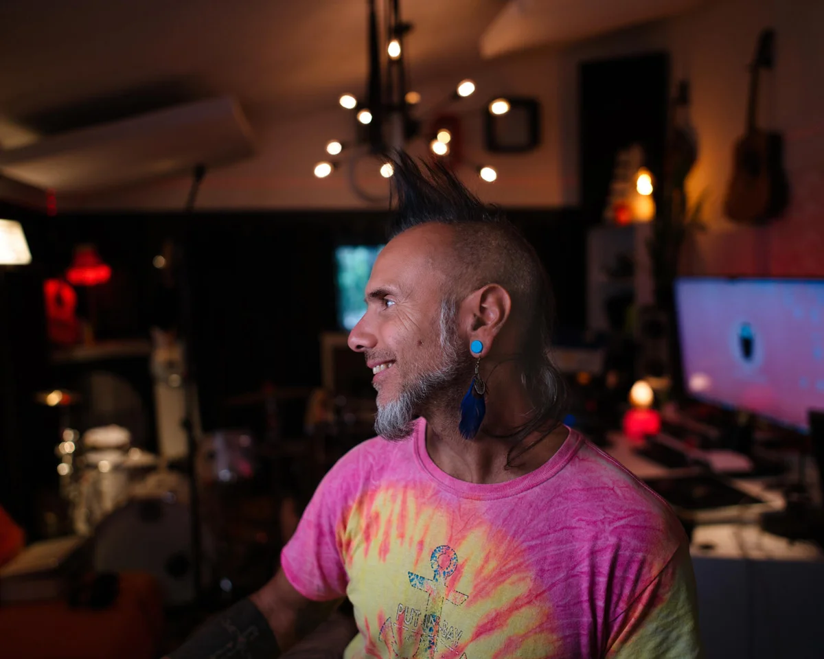 Portrait from Andre Antonio’s own website, photographed in a music studio